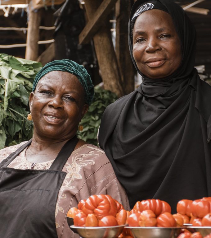 medium-shot-women-posing-market